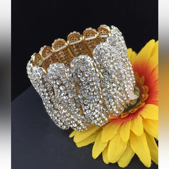 Classic Pageant Pave Austrian Clear Crystal Stretch Bracelet Gold Tone 2” Long - Picture 7 of 11